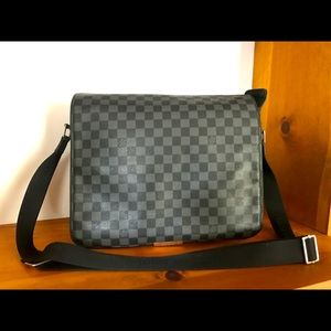 Faux(but good😌)Louis Vuitton Damier Messenger Bag